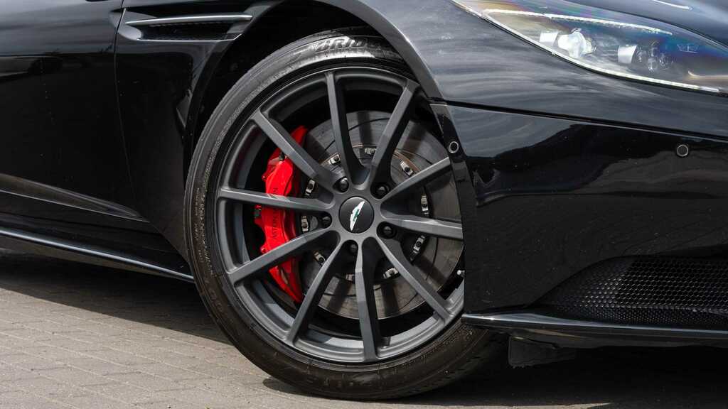 Aston Martin DB11 V12 Touchtronic 2022 Black #4
