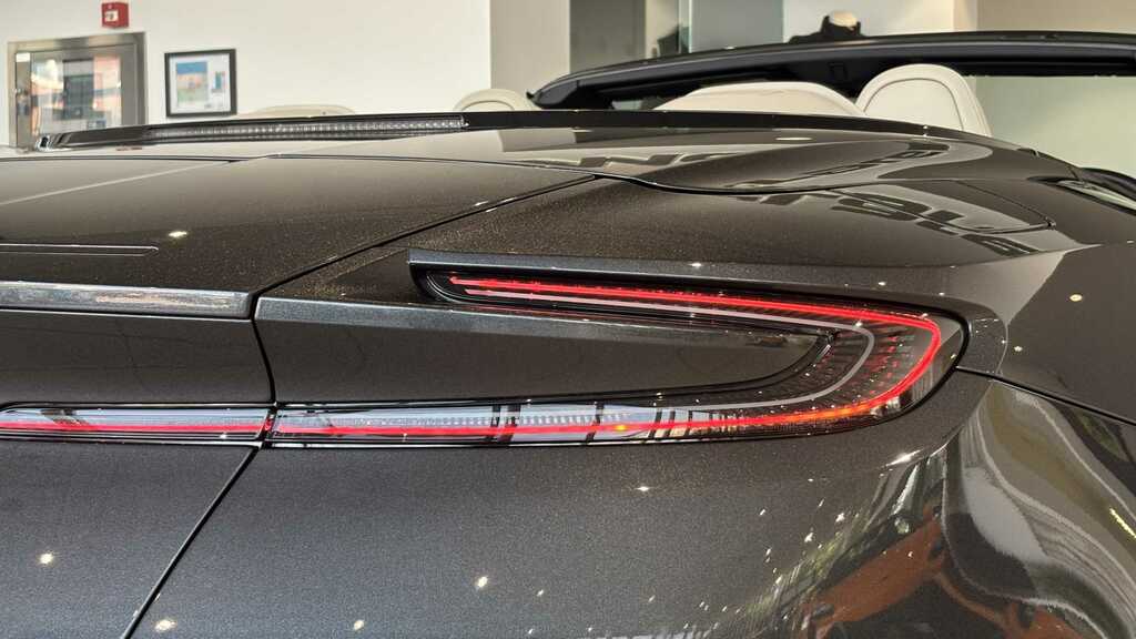 Aston Martin DB11 V8 528 Volante Touchtronic Grey #31