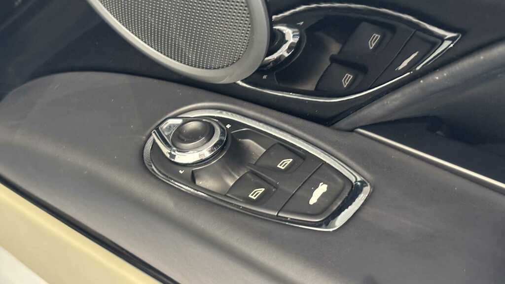 Aston Martin DB11 V8 528 Volante Touchtronic Grey #18