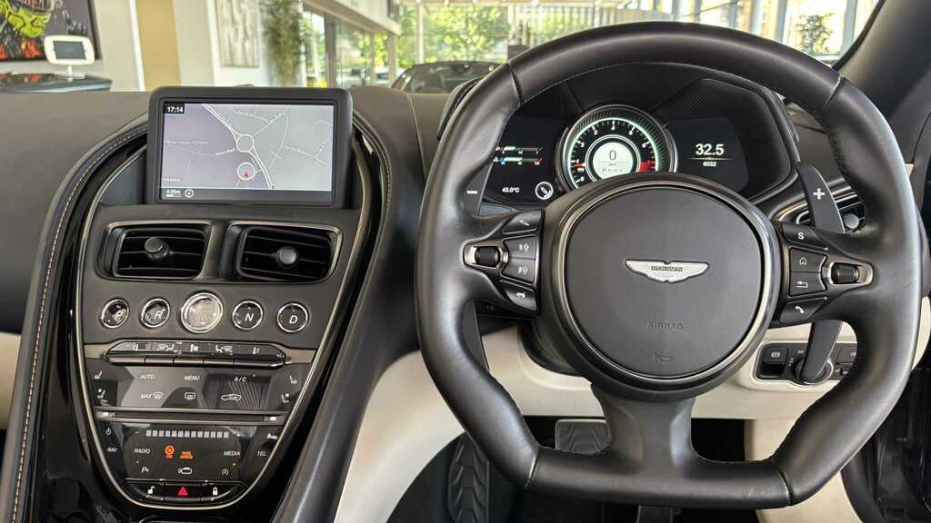 Aston Martin DB11 V8 528 Volante Touchtronic Grey #29
