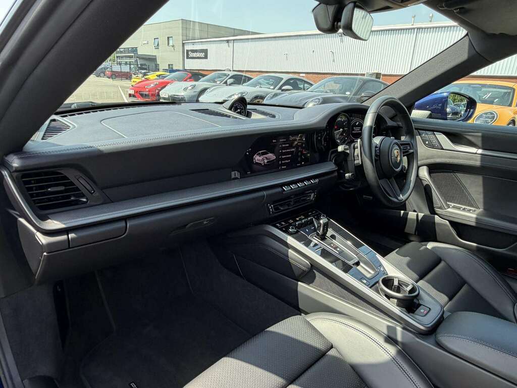 Porsche 911 Carrera 4 Gts Pdk Green #11