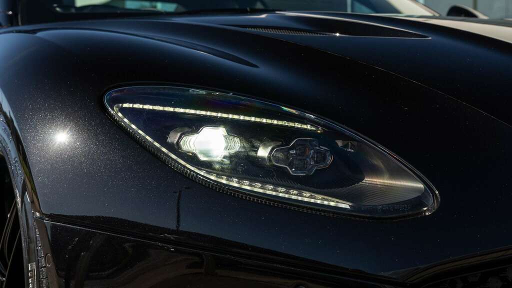 Aston Martin DBS 5.2 V12 Biturbo Ultimate Coupe Eur Black #28