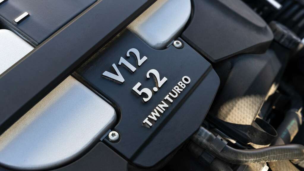 Aston Martin DBS 5.2 V12 Biturbo Ultimate Coupe Eur Black #36