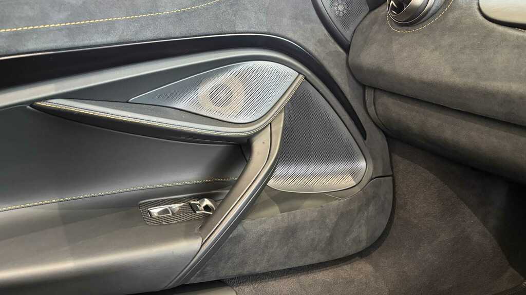 McLaren 720S Petrol  #22