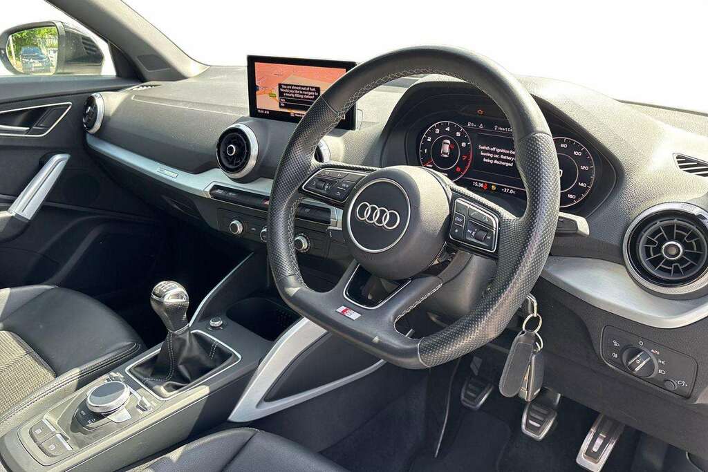 Audi Q2 35 Tfsi Black Edition 2021 White #6