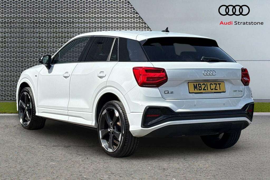 Audi Q2 35 Tfsi Black Edition 2021 White #3