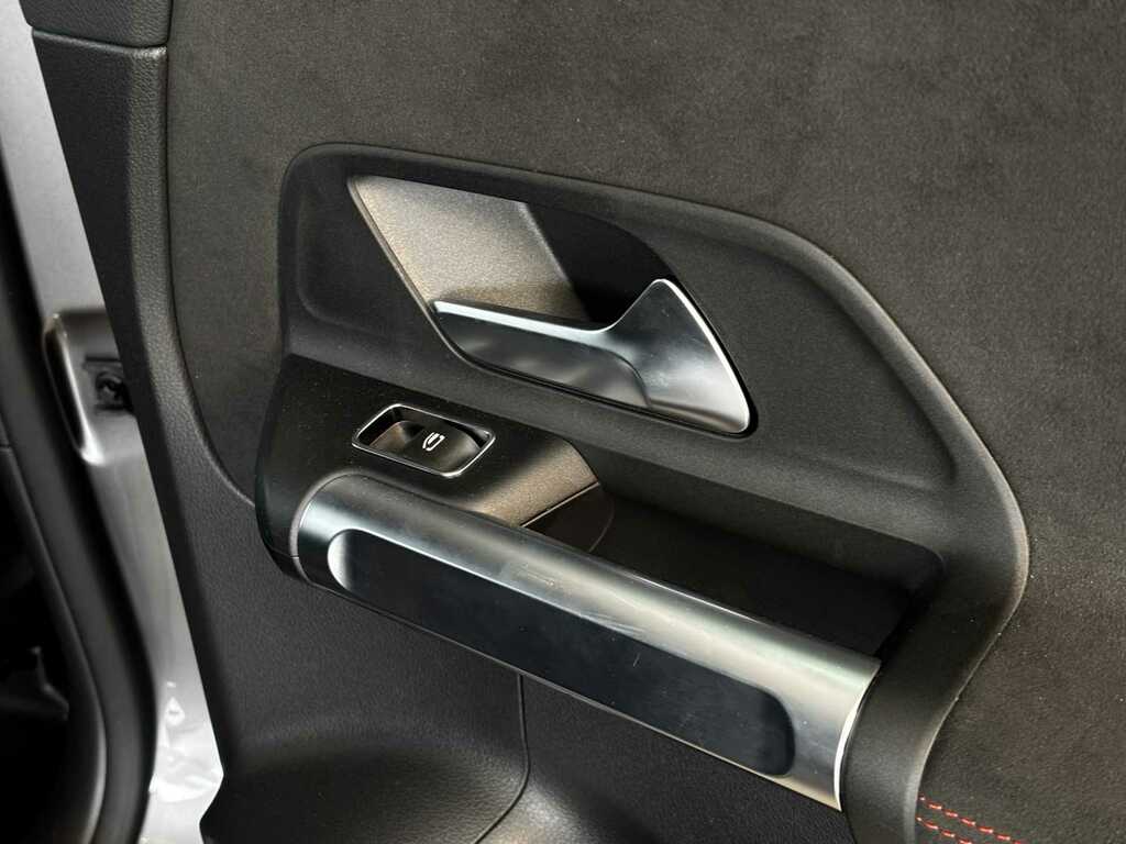 Mercedes-Benz EQB Urban Edition Black #19