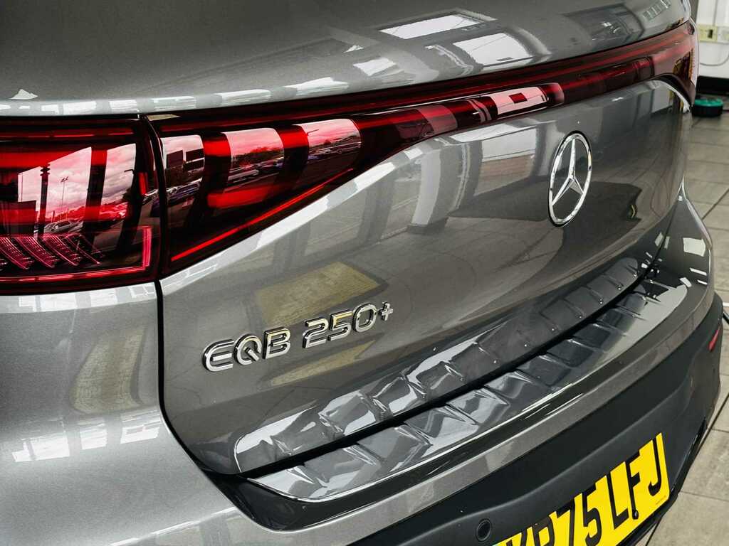 Mercedes-Benz EQB Urban Edition Black #17
