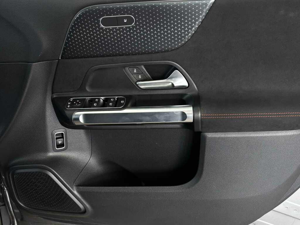 Mercedes-Benz EQB Urban Edition Black #22