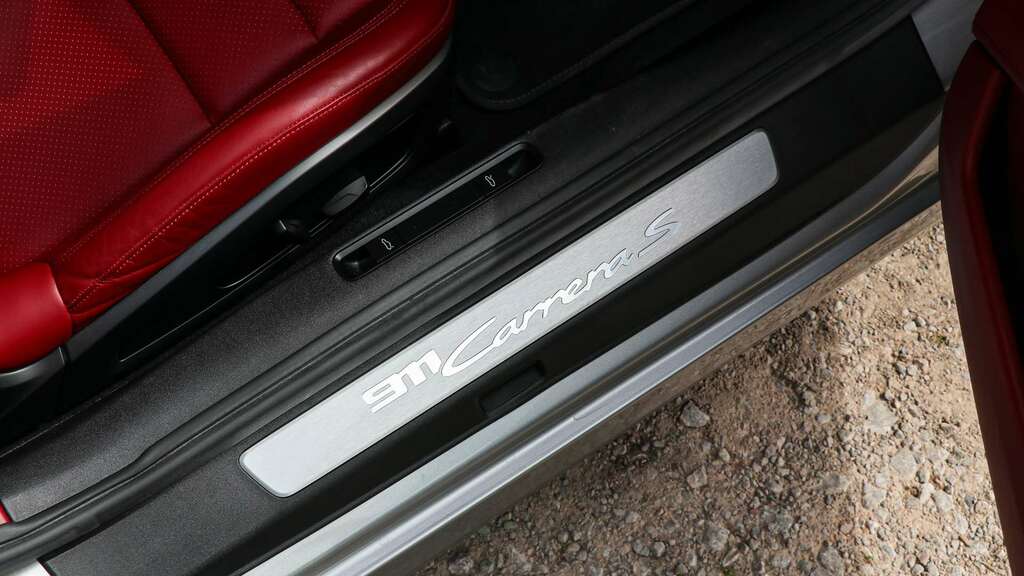 Porsche 911 Carrera 4S Coupe Pdk 2,981 cc Silver #25