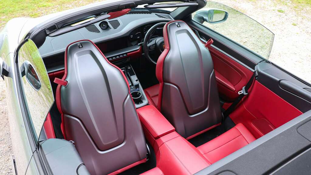 Porsche 911 Carrera 4S Coupe Pdk 2,981 cc Silver #18