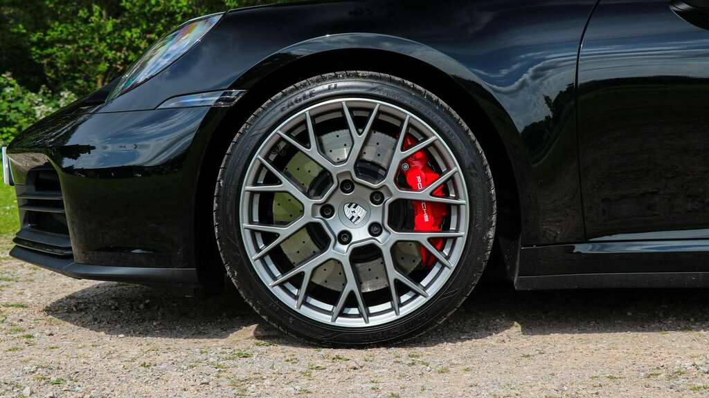 Porsche 911 Carrera 4S S-a 2025 Black #5