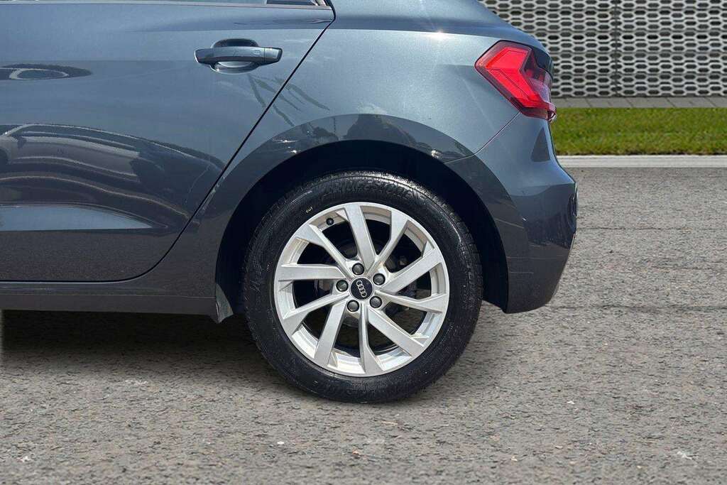 Audi A1 Audi Sportback Sport 30 Tfsi 110 Ps 6-Speed White #11