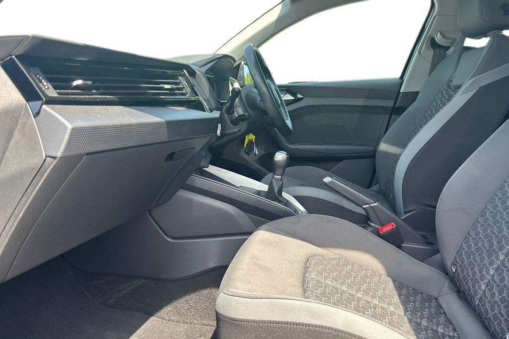Audi A1 Audi Sportback Sport 30 Tfsi 110 Ps 6-Speed White #20
