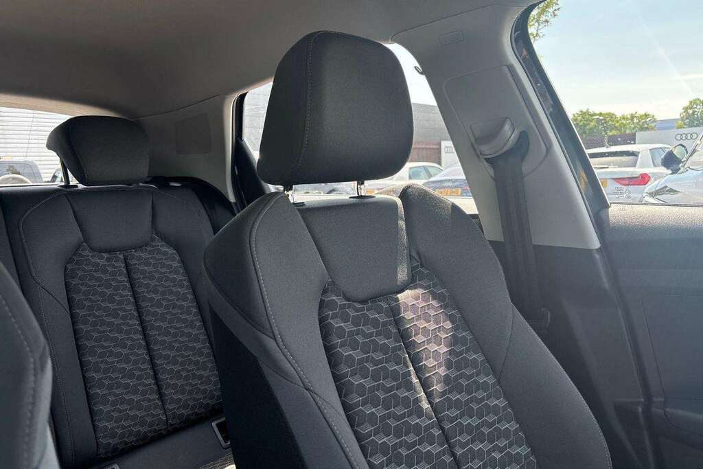 Audi A1 Audi Sportback Sport 30 Tfsi 110 Ps 6-Speed White #31