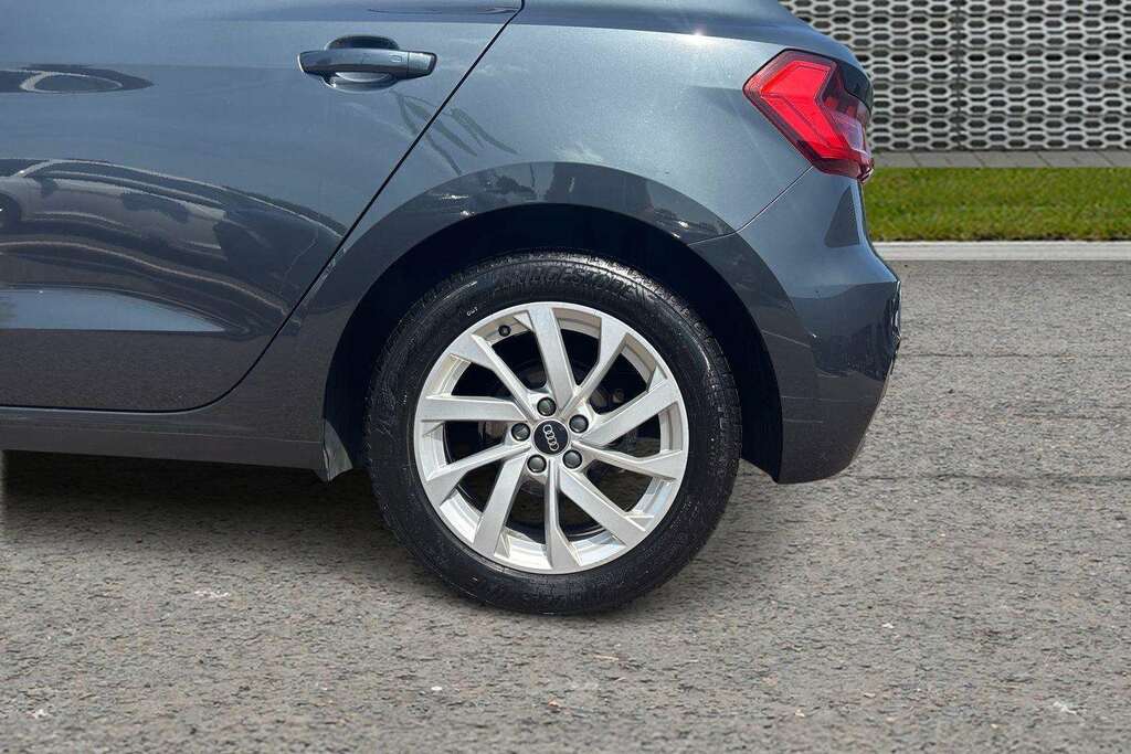 Audi A1 Audi Sportback Sport 30 Tfsi 110 Ps 6-Speed White #10