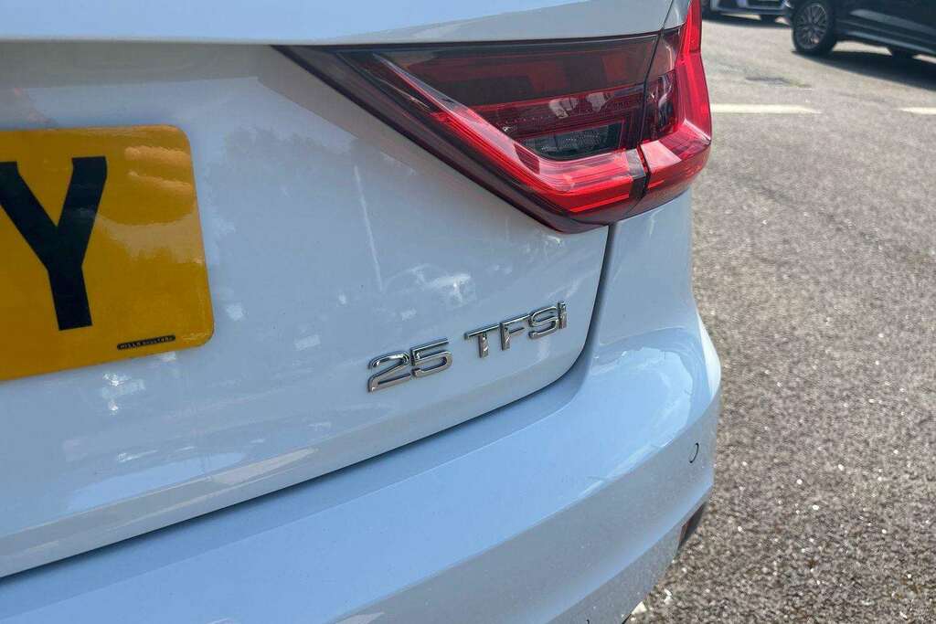 Audi A1 30 Tfsi 110 Black Edition S Tronic 2023 Grey #12