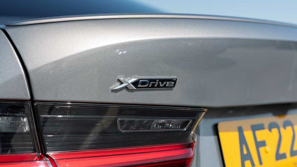 BMW 3 Series 330E M Sport Touring Blue #23