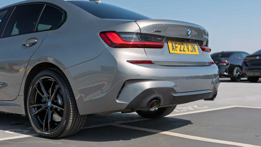 BMW 3 Series 330E M Sport Touring Blue #19