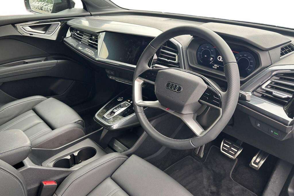 Audi Q4 E Tron 210Kw 45 82Kwh S Line Leather 2026 Black #6