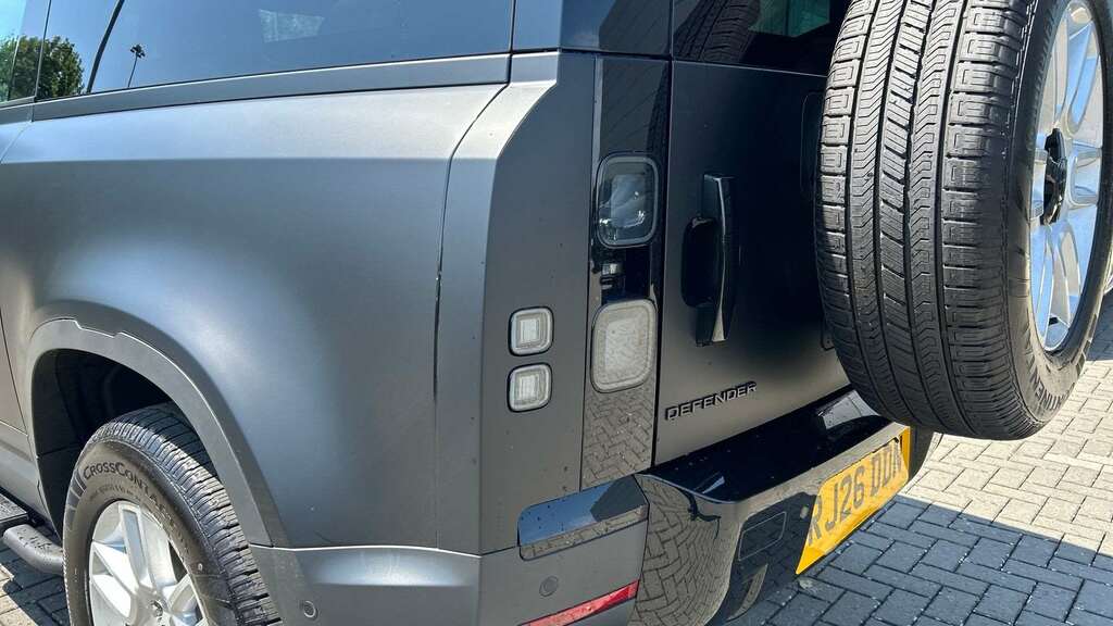 Land Rover Defender 90 3.0 D250 Hard Top S Green #19