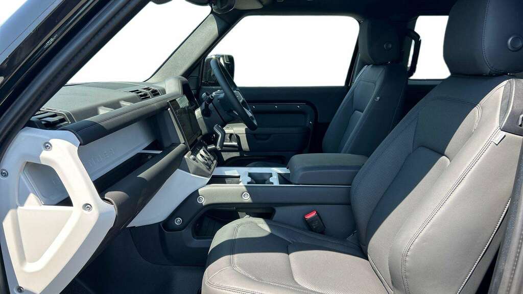 Land Rover Defender 90 3.0 D250 S 90 2026 Black #3
