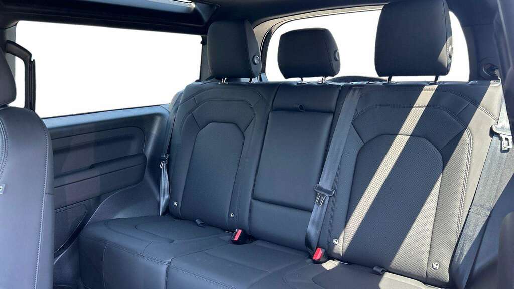 Land Rover Defender 90 3.0 D250 S 90 2026 Black #4