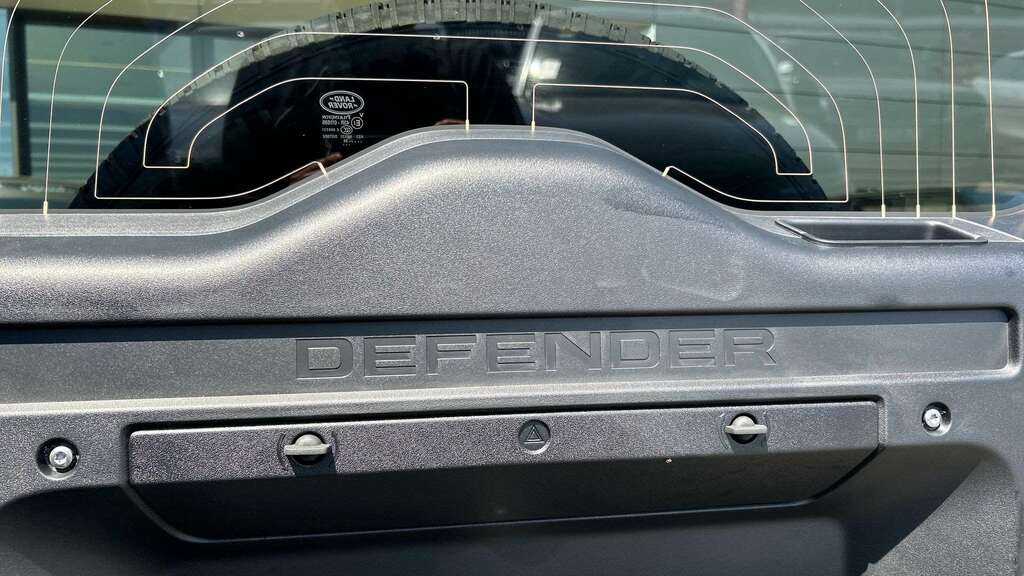 Land Rover Defender 90 3.0 D250 Hard Top S Green #32