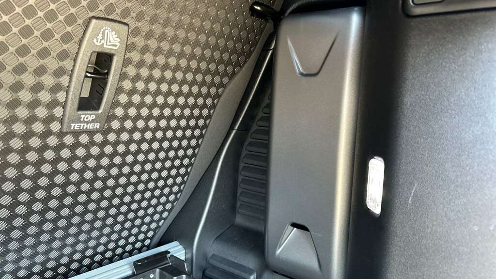 Land Rover Defender 90 3.0 D250 Hard Top S Green #27