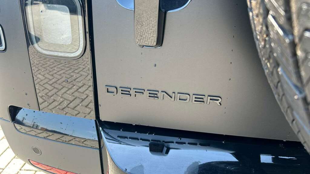 Land Rover Defender 90 3.0 D250 Hard Top S Green #26