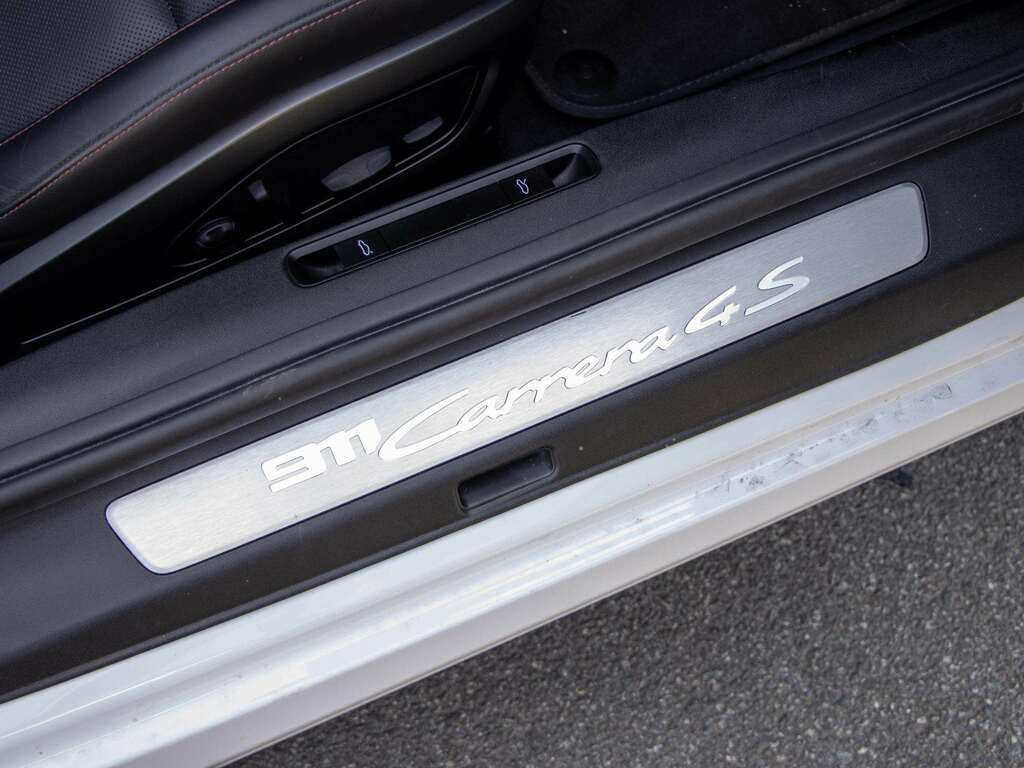 Porsche 911 911 Gt3 Touring Silver #24