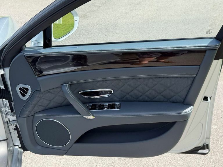 Bentley Flying Spur 4.0 V8 S 521 Bhp Black #25