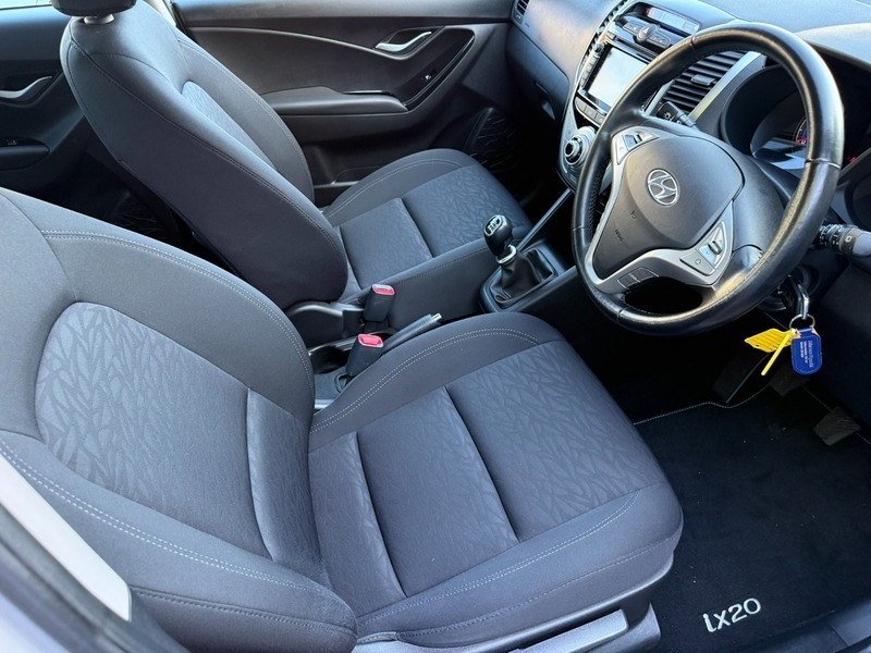 Hyundai Ix20 Hatchback Blue #9