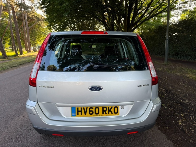 Ford Fusion Fusion Zetec Red #8