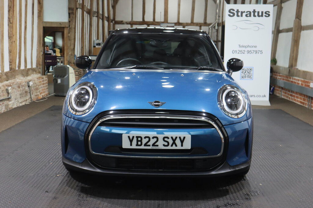 Mini Hatch 1.5 Cooper Exclusive Euro 6 S S YB22SXY Blue #2