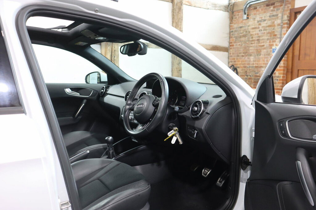 Audi A1 Tfsi Sport White #16