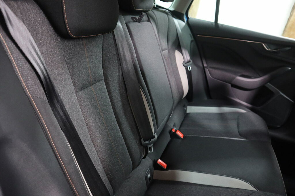 Skoda Kamiq 1.0 Tsi 110 Se L Dsg Red #36