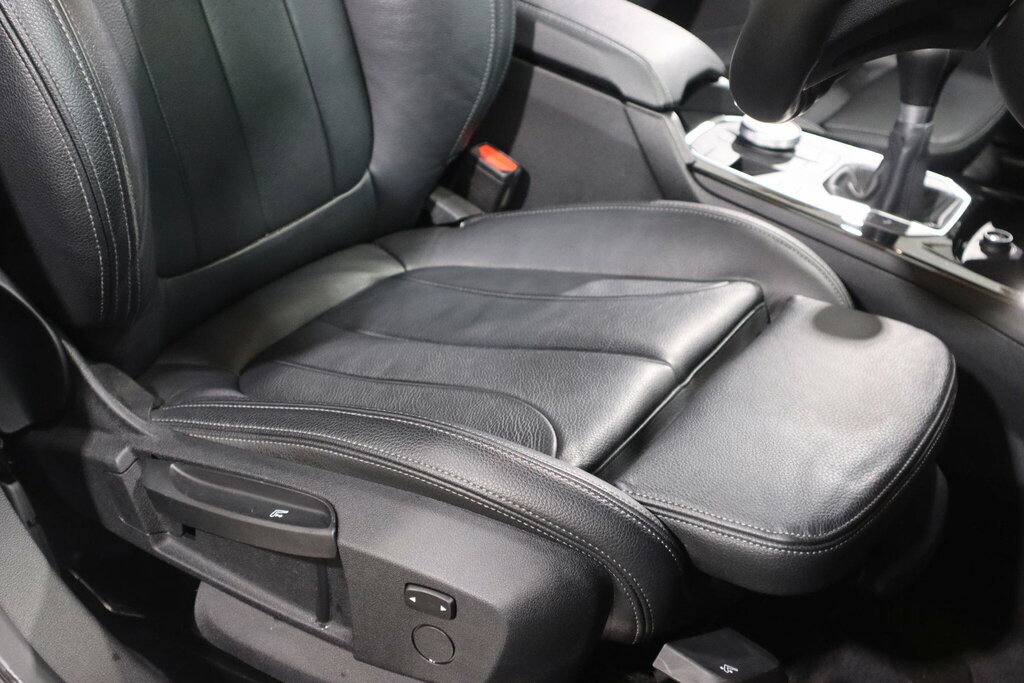 BMW 1 Series Hatchback Blue #20
