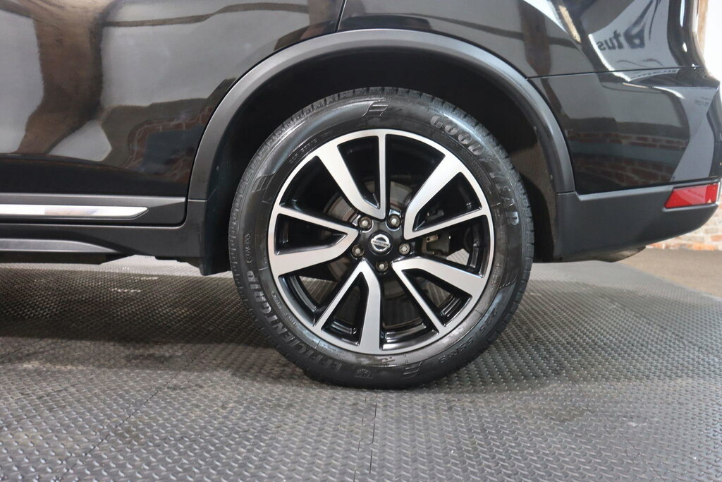Nissan X-Trail Tekna Black #48