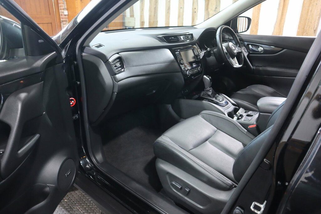 Nissan X-Trail Tekna Black #33
