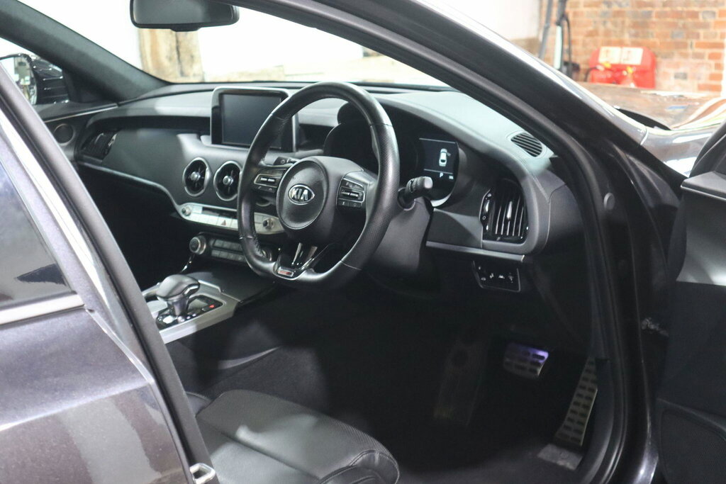 Kia Stinger 3.3 T-gdi Gt S Red #9