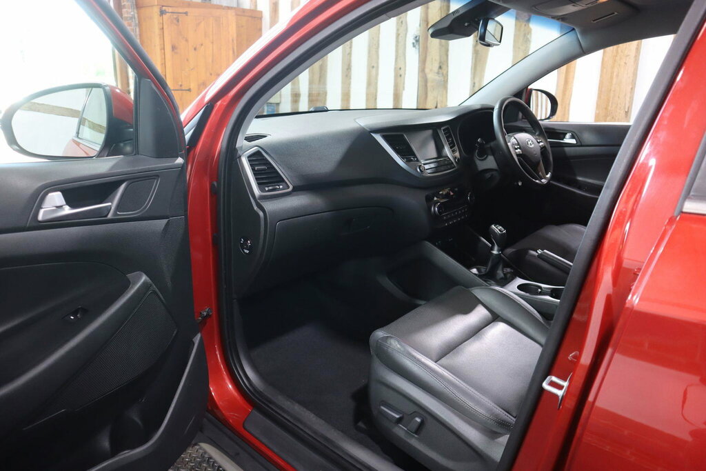 Hyundai Tucson  Beige #31