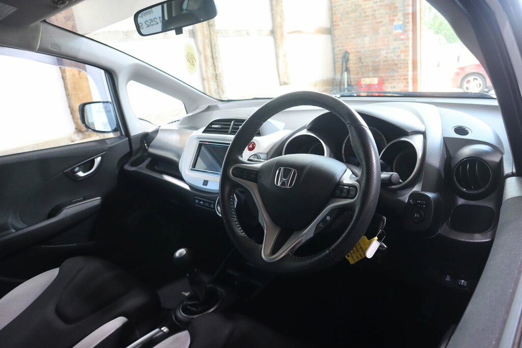 Honda Jazz 1.4 I Vtec Es Plus Hatchback White #66