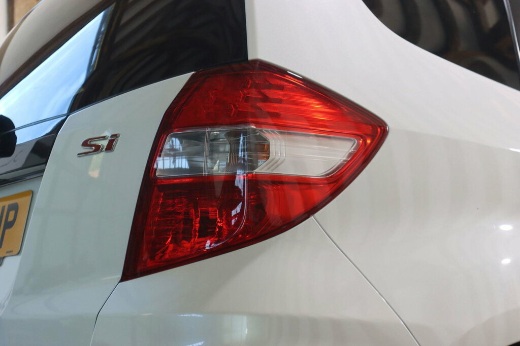 Honda Jazz 1.4 I Vtec Es Plus Hatchback White #52