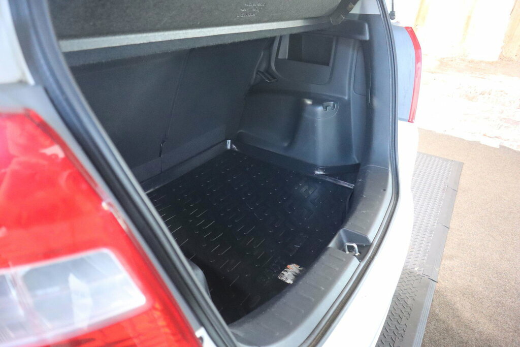 Honda Jazz 1.4 I Vtec Es Plus Hatchback White #40
