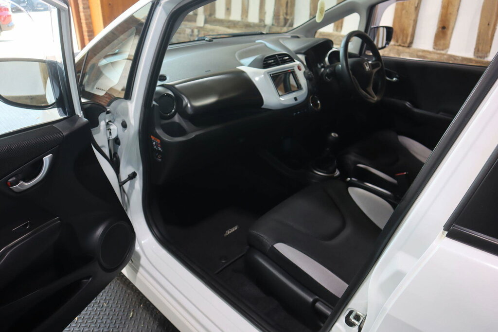 Honda Jazz 1.4 I Vtec Es Plus Hatchback White #25