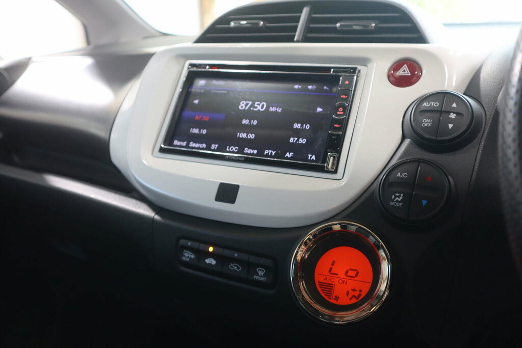 Honda Jazz 1.4 I Vtec Es Plus Hatchback White #17