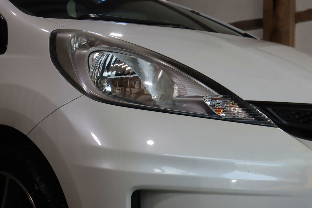 Honda Jazz 1.4 I Vtec Es Plus Hatchback White #46