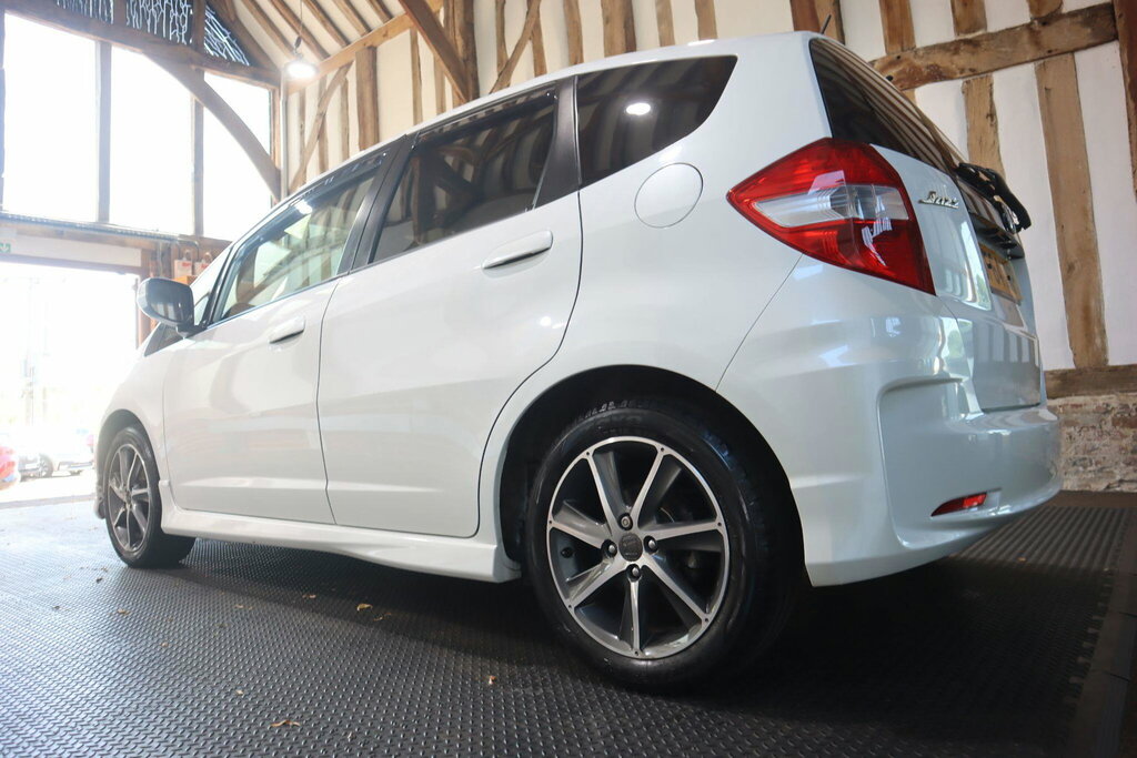 Honda Jazz 1.4 I Vtec Es Plus Hatchback White #56