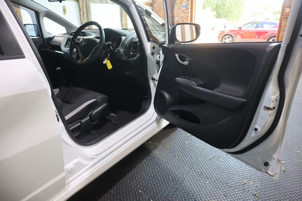 Honda Jazz 1.4 I Vtec Es Plus Hatchback White #8
